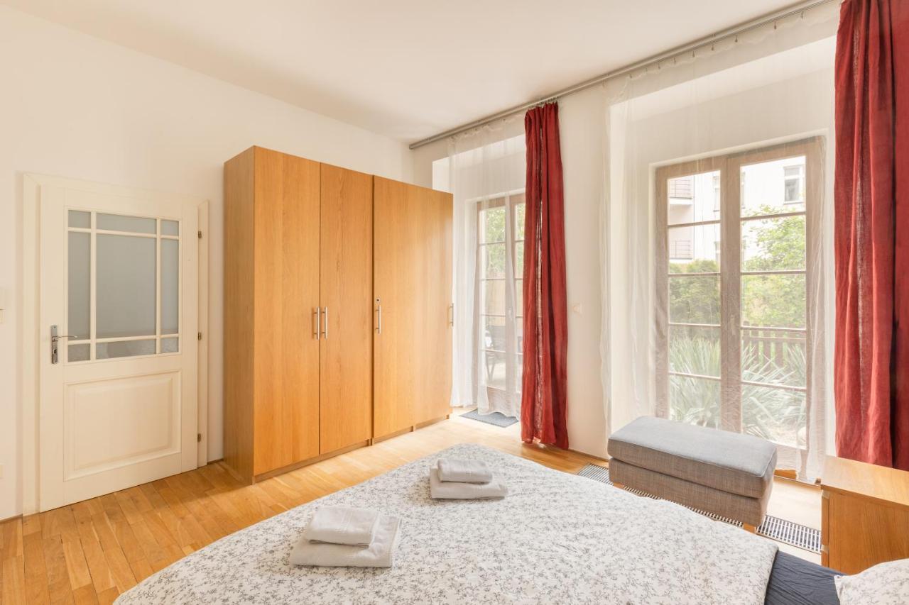 City Centre Garden Apartment With Parking プラハ エクステリア 写真