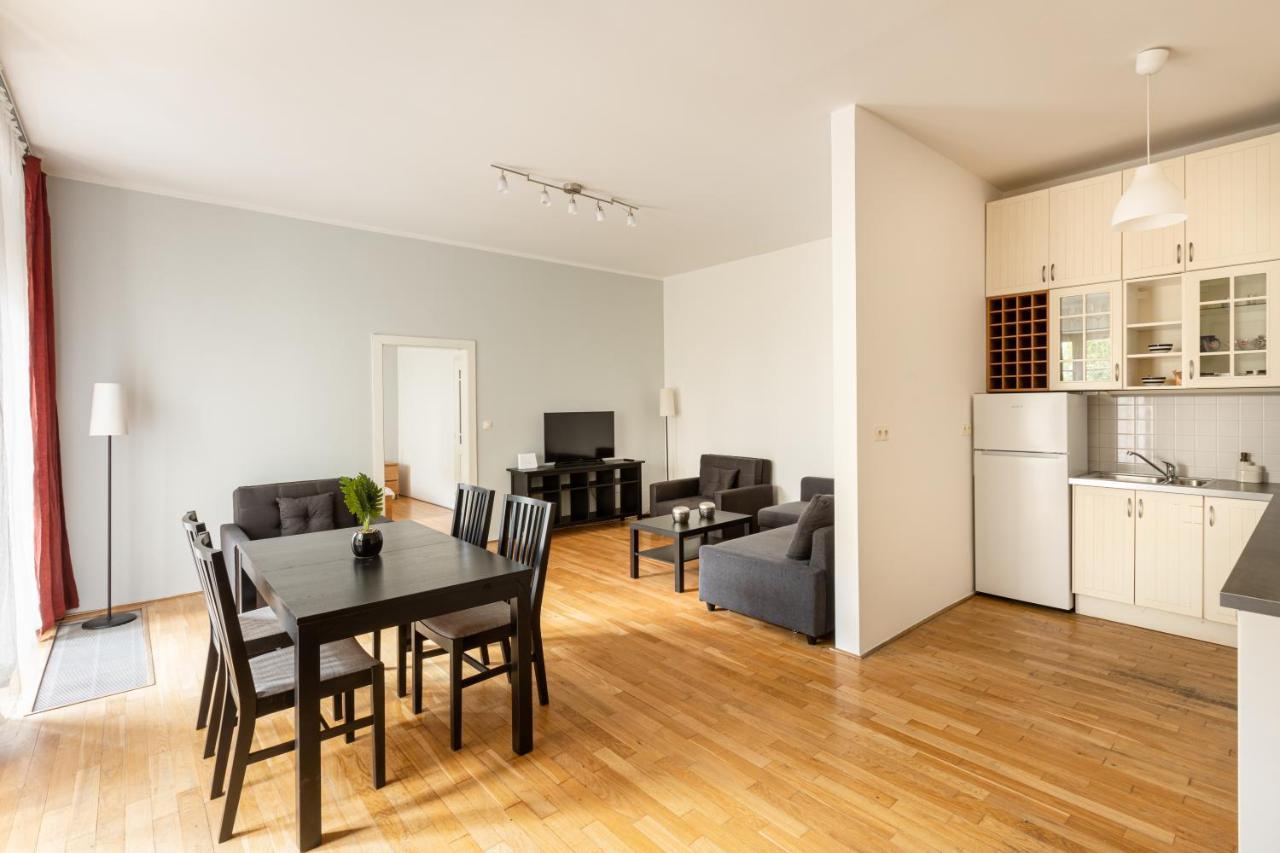 City Centre Garden Apartment With Parking プラハ エクステリア 写真